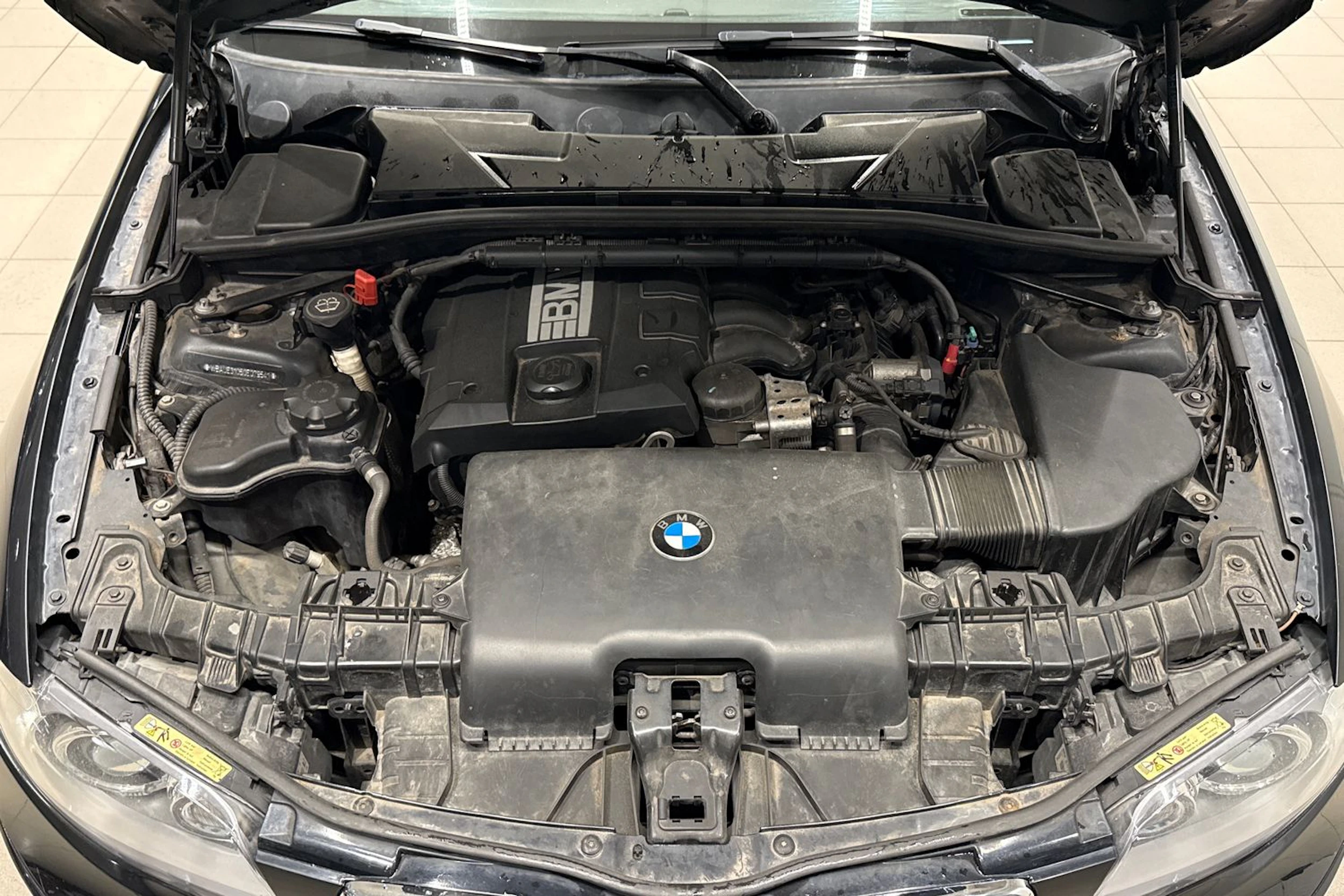 Musta BMW 116 2008 kuva 28.