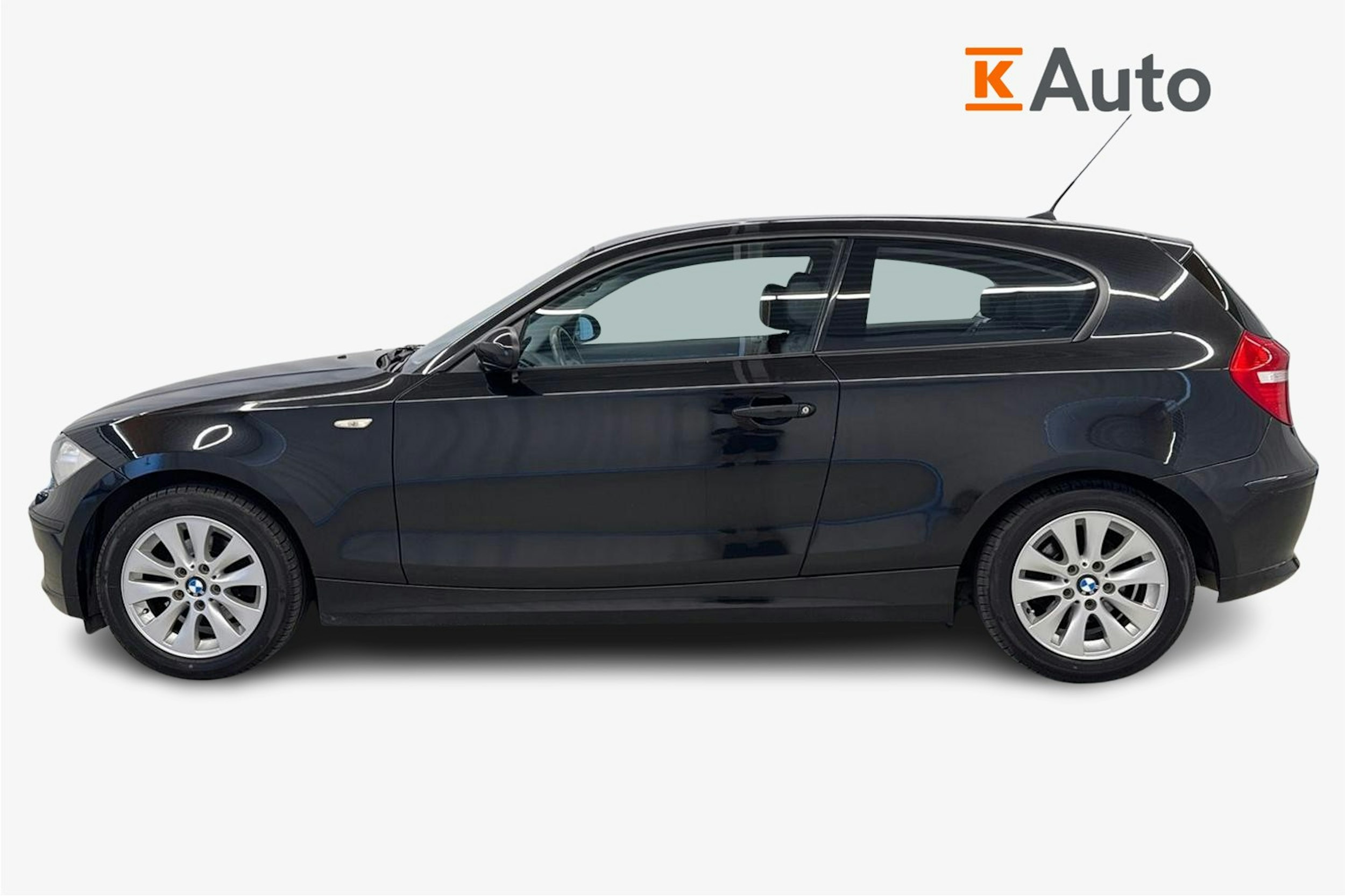 musta BMW 116 2009 kuva 6.