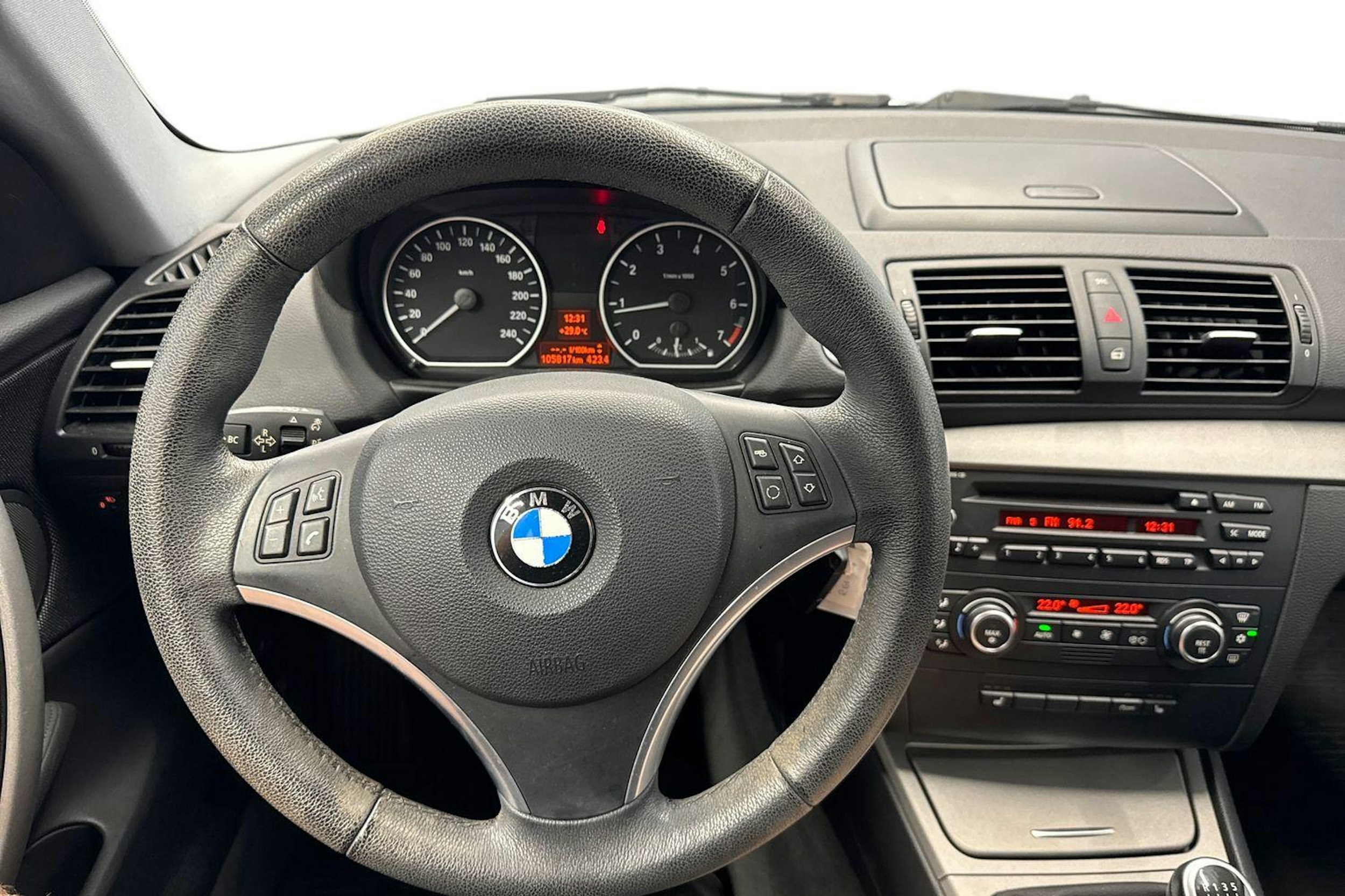 musta BMW 116 2009 kuva 9.