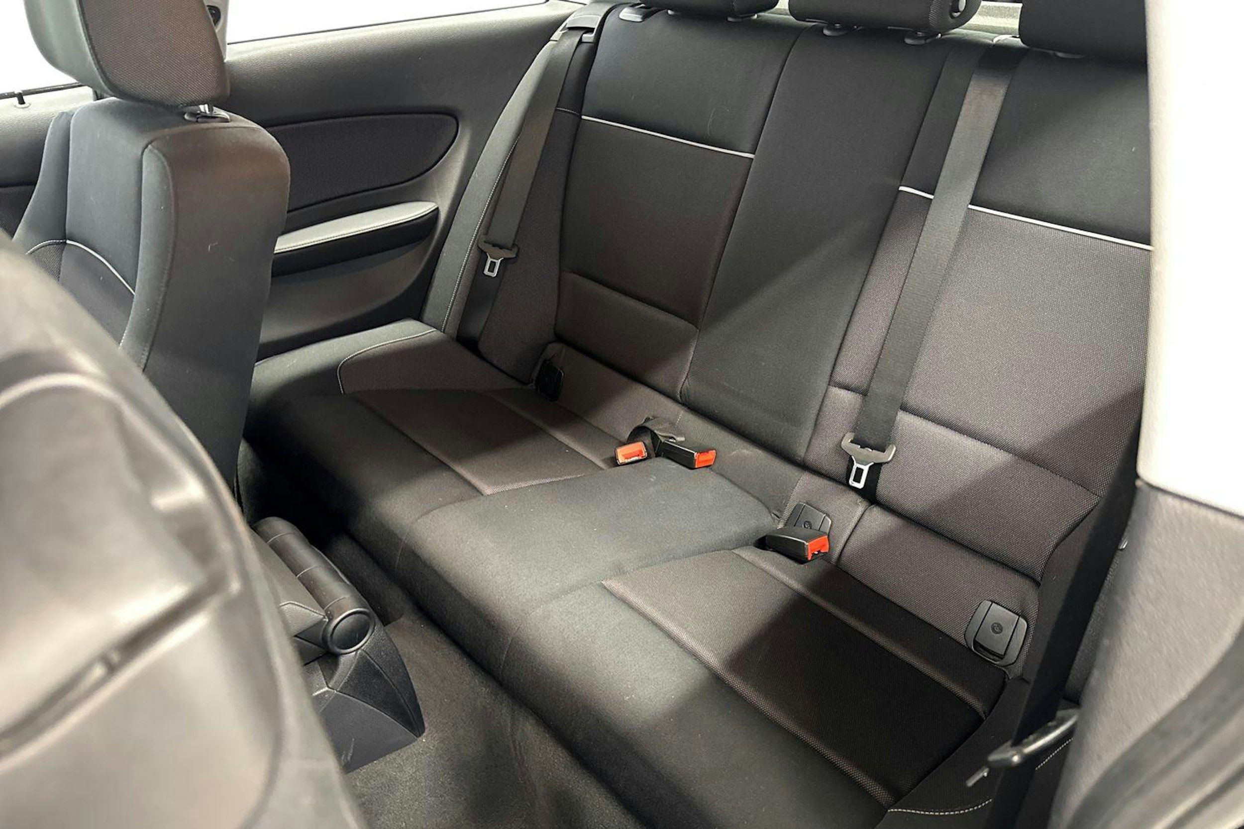 musta BMW 116 2009 kuva 10.
