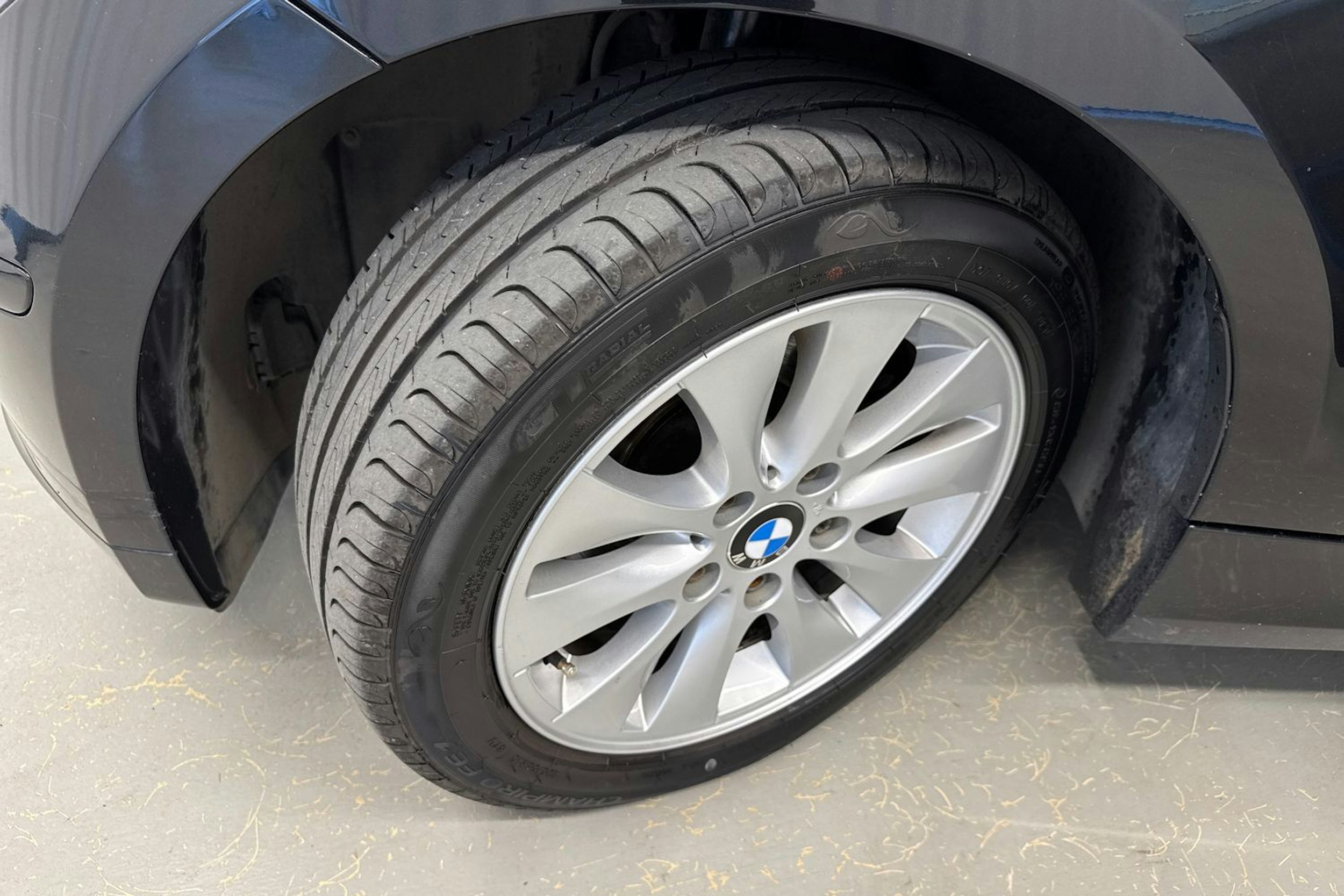 musta BMW 116 2009 kuva 13.