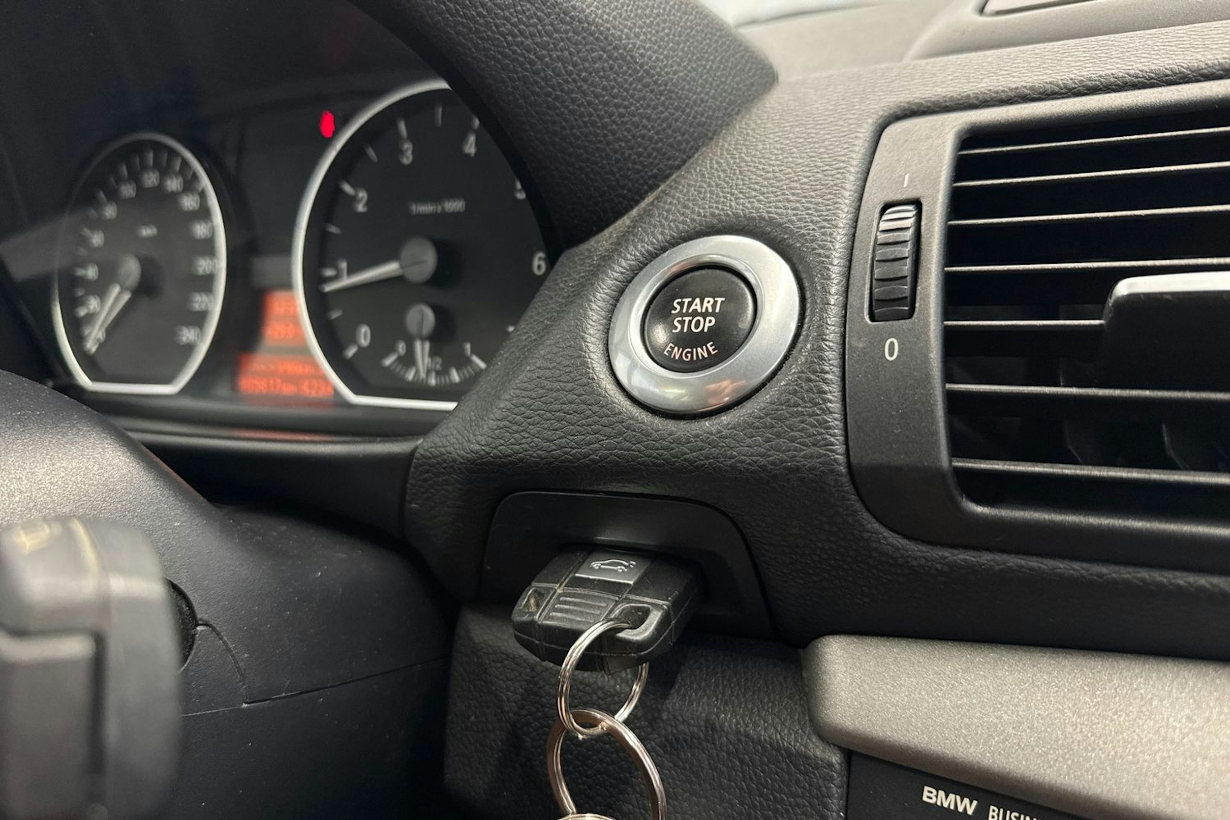 musta BMW 116 2009 kuva 20.