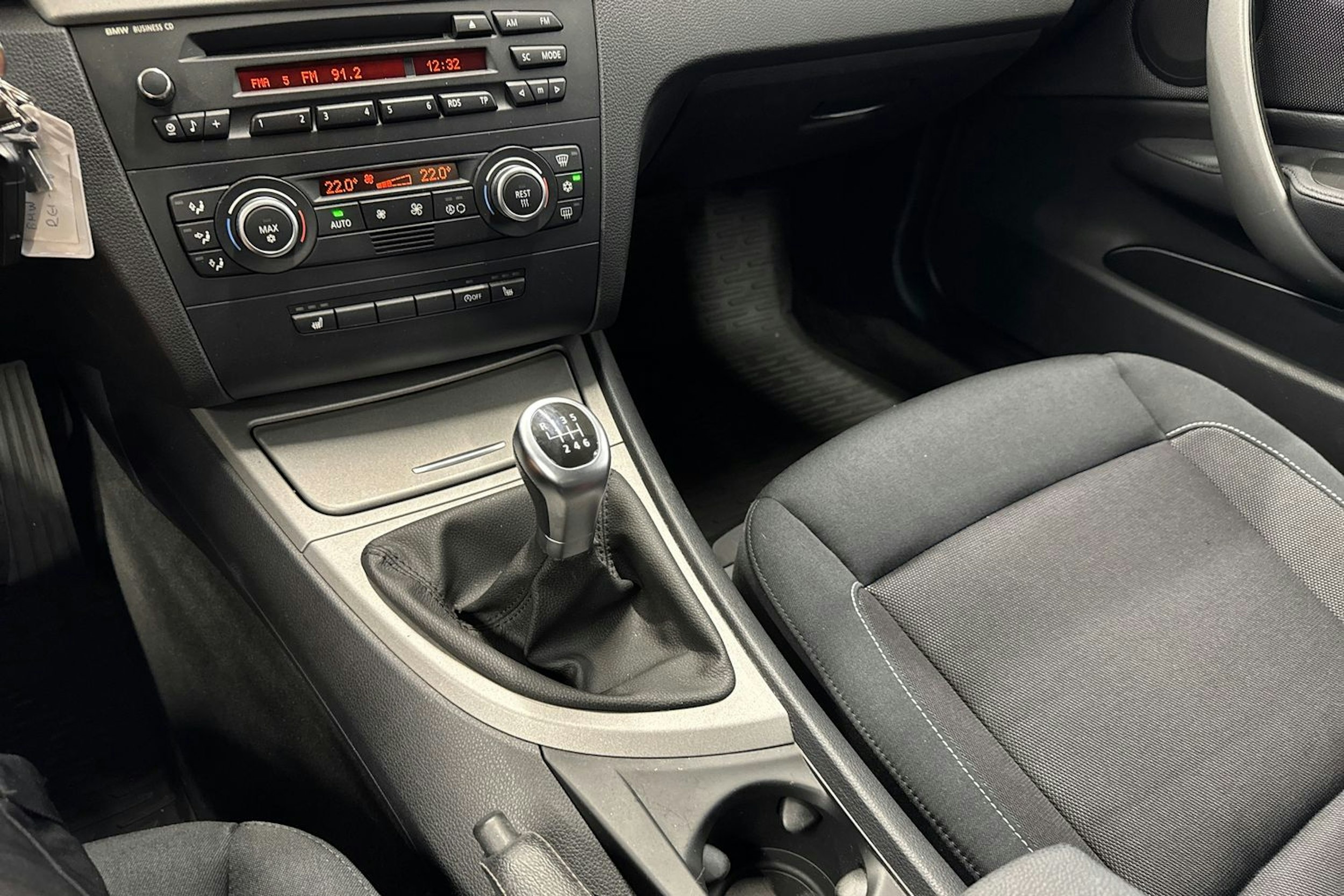 musta BMW 116 2009 kuva 22.