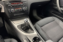musta BMW 116 2009 kuva 22.