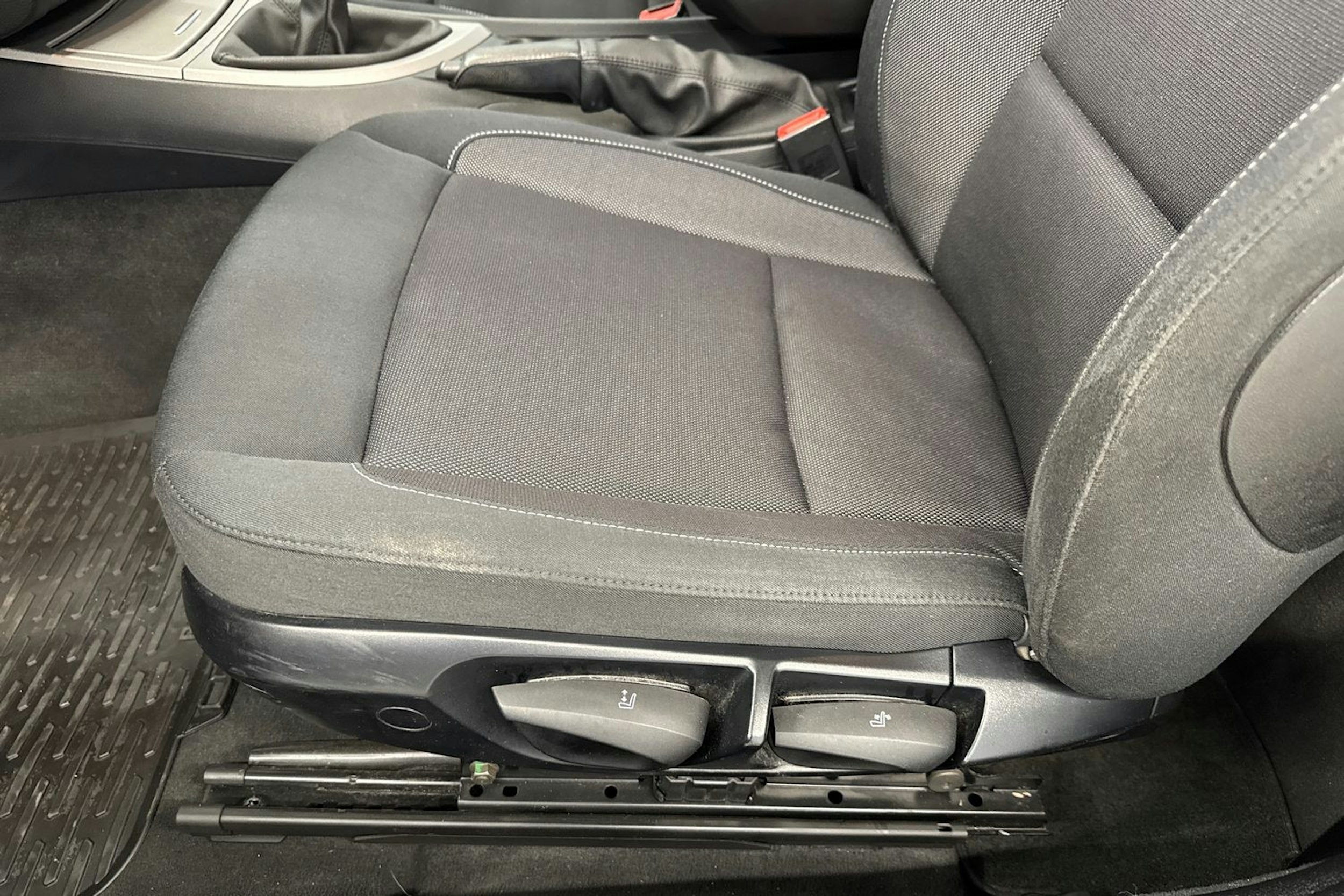 musta BMW 116 2009 kuva 24.