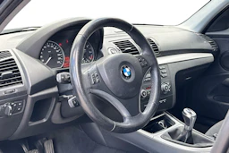 musta BMW 116 2009 kuva 3.