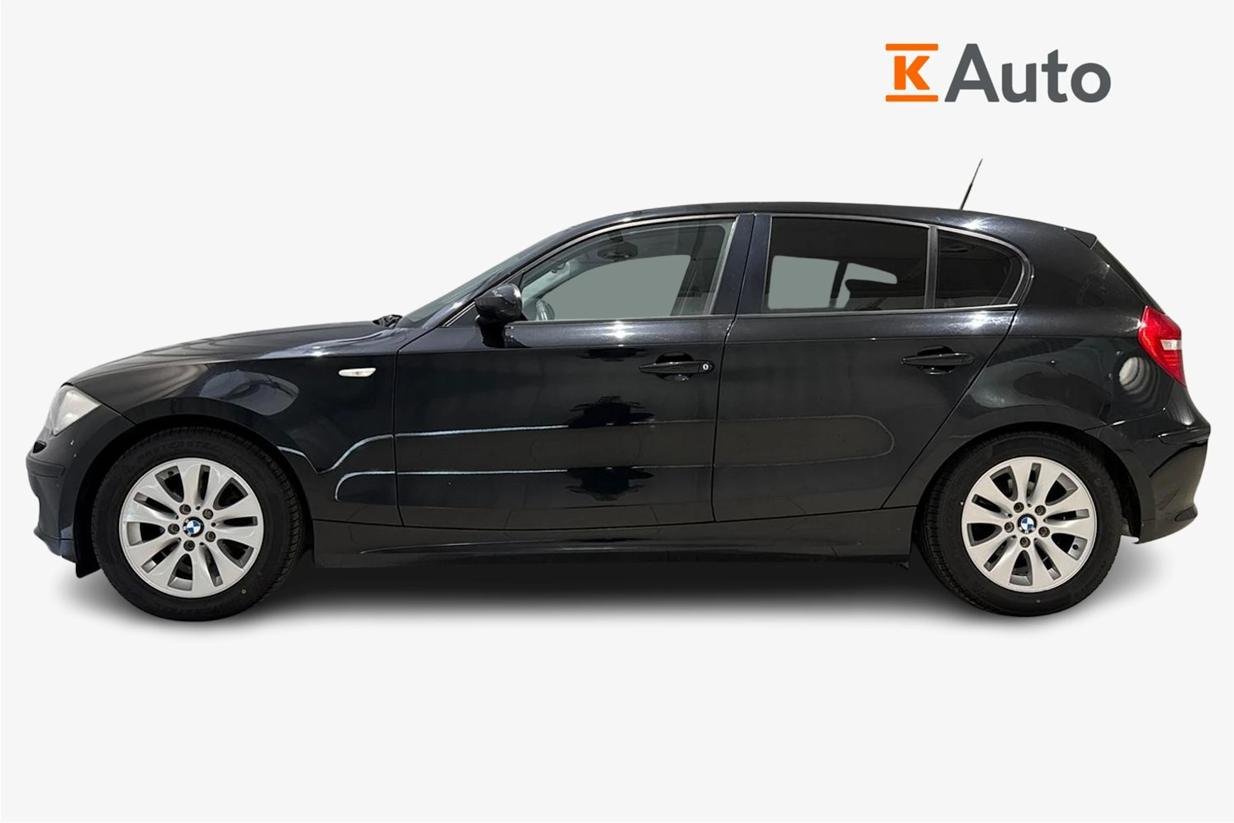 musta BMW 116 2009 kuva 5.