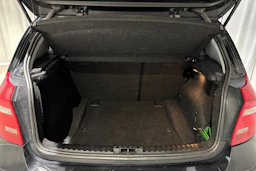musta BMW 116 2009 kuva 12.