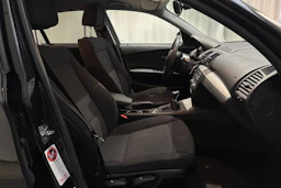 musta BMW 116 2009 kuva 13.