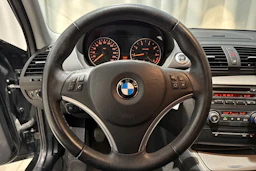 musta BMW 116 2009 kuva 14.