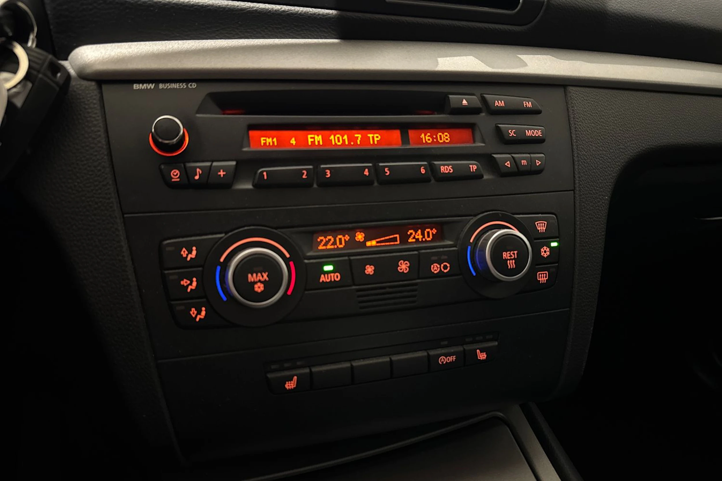 musta BMW 116 2009 kuva 18.