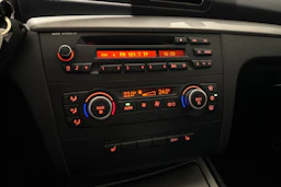 musta BMW 116 2009 kuva 18.