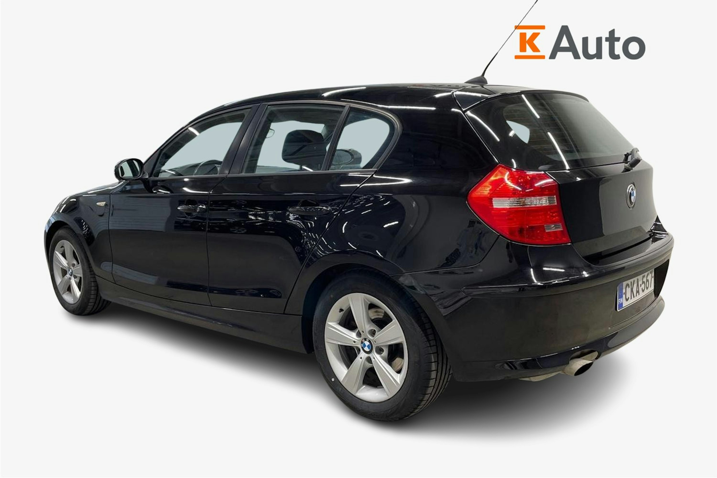 musta BMW 116 2010 kuva 2.
