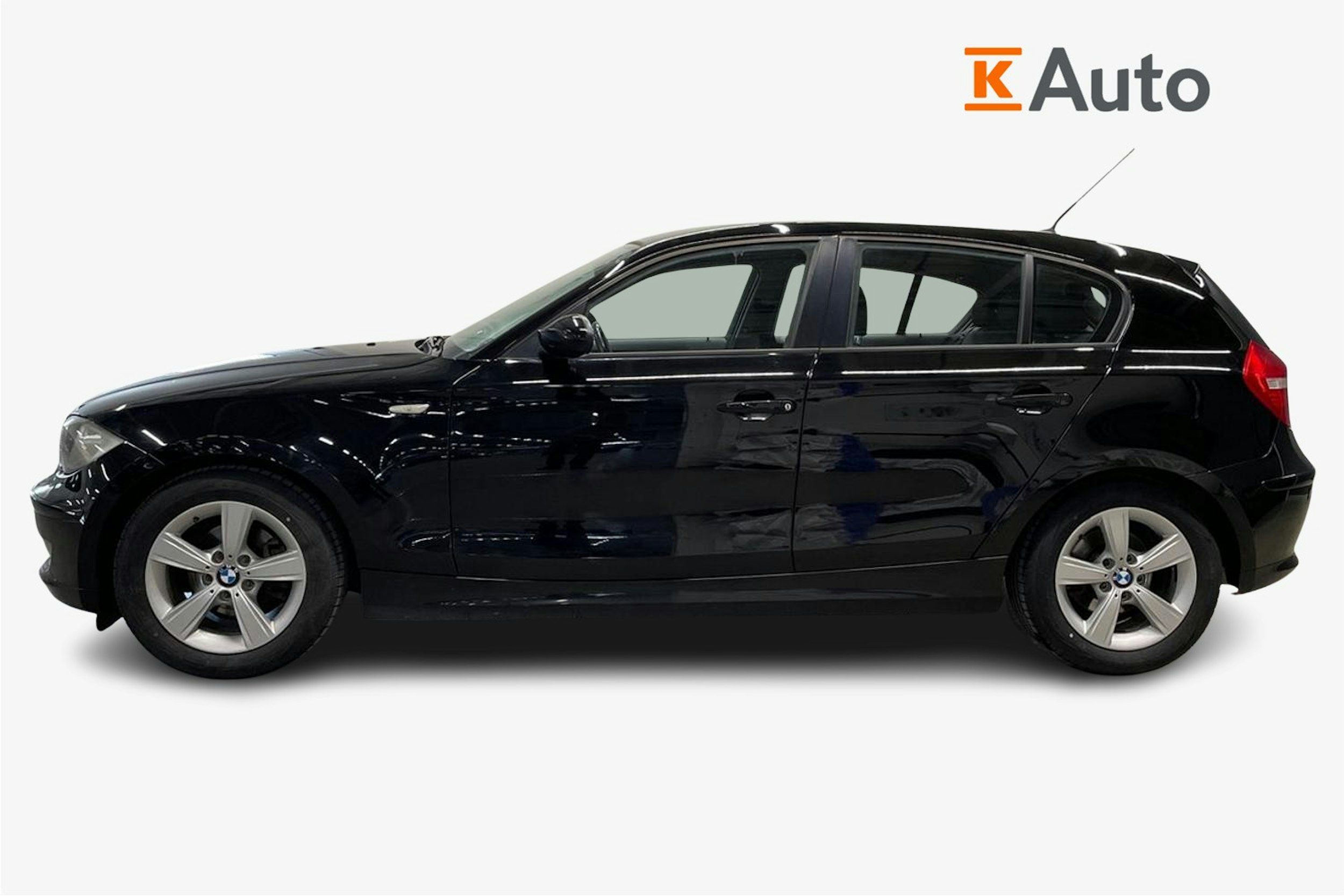 musta BMW 116 2010 kuva 6.