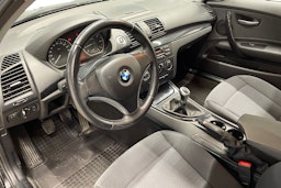 musta BMW 116 2010 kuva 7.