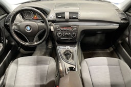 musta BMW 116 2010 kuva 9.