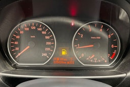 musta BMW 116 2010 kuva 15.