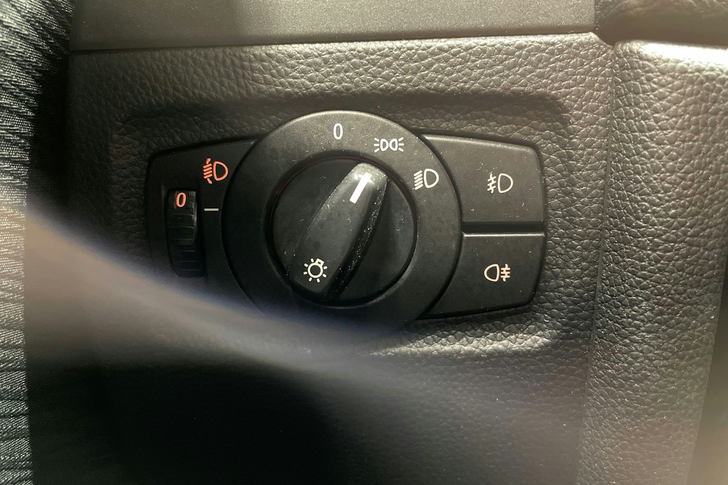 musta BMW 116 2010 kuva 19.