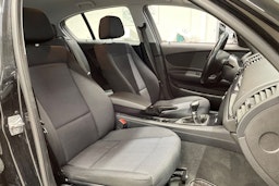 musta BMW 116 2010 kuva 21.