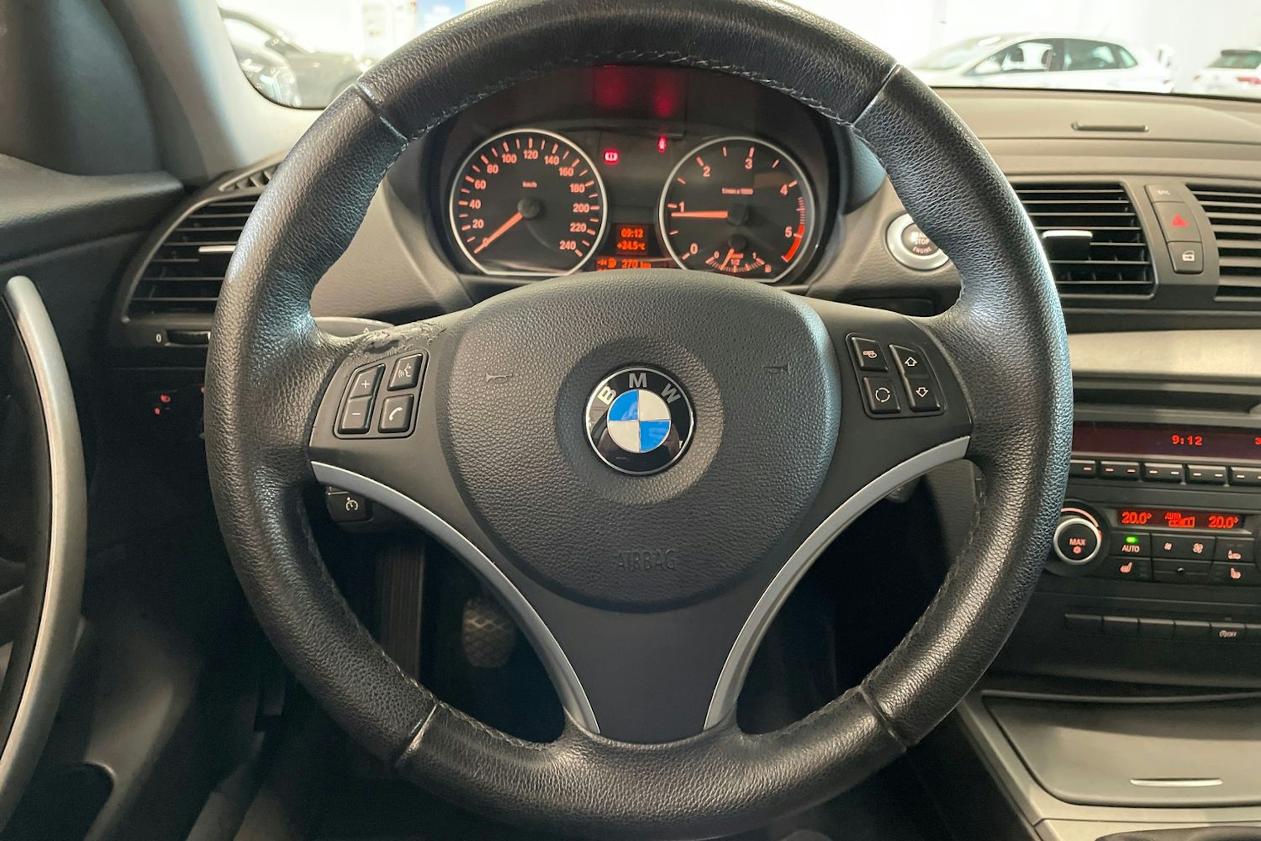 valkoinen BMW 116 2010 kuva 15.