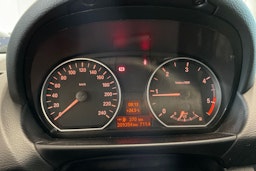 valkoinen BMW 116 2010 kuva 18.