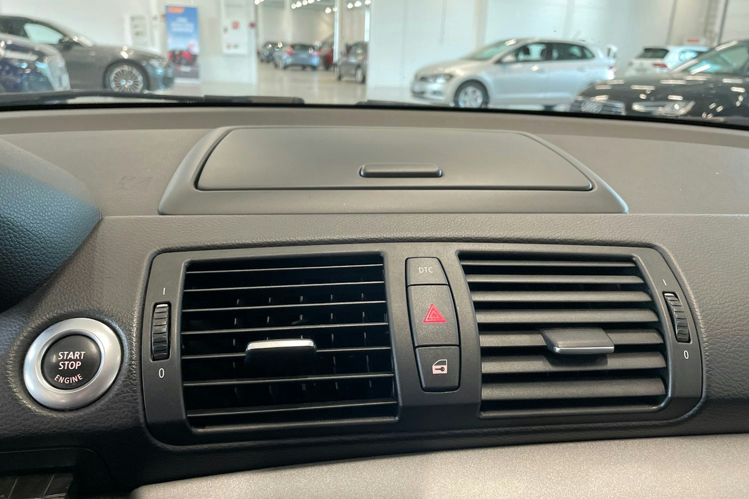 valkoinen BMW 116 2010 kuva 21.