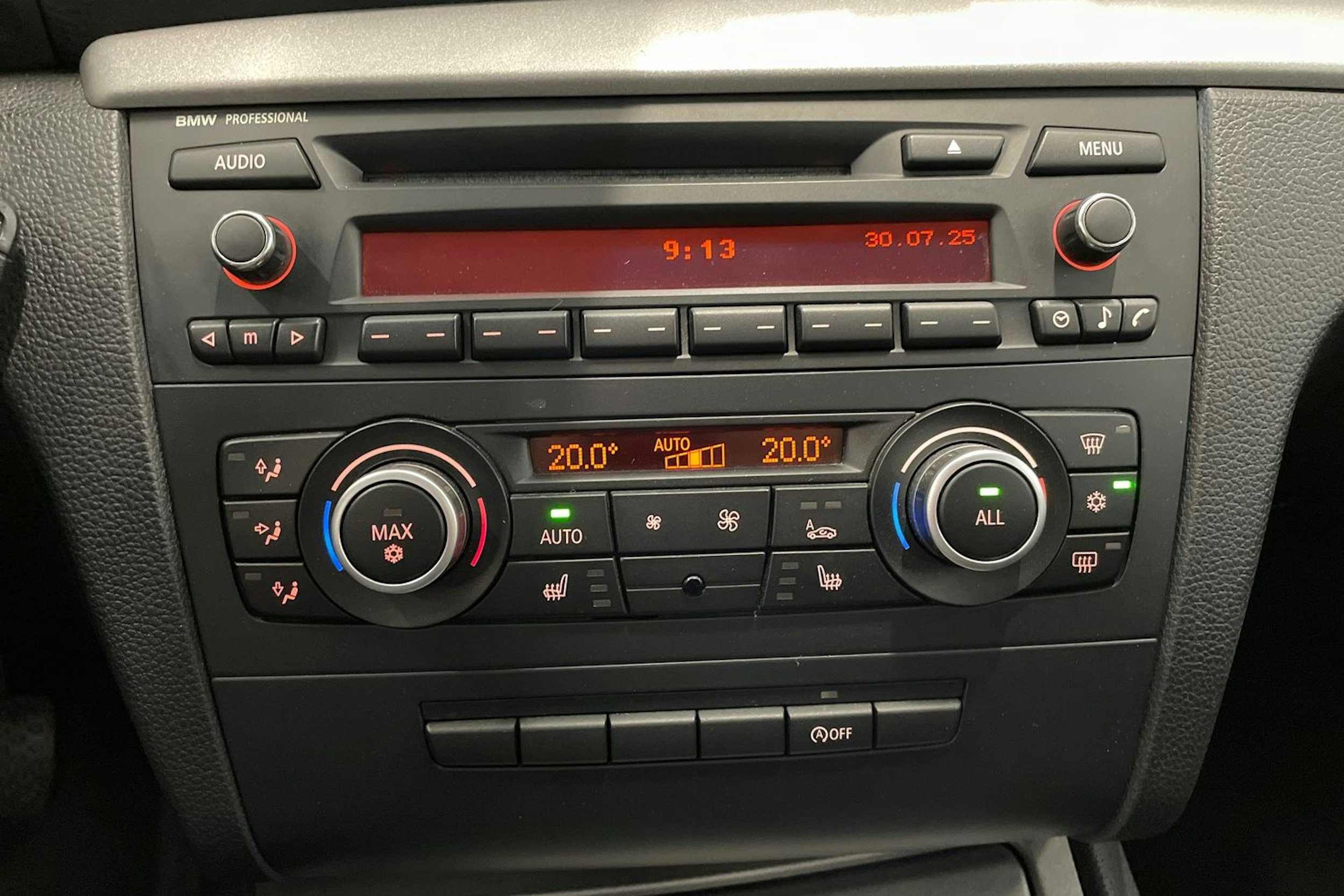 valkoinen BMW 116 2010 kuva 22.
