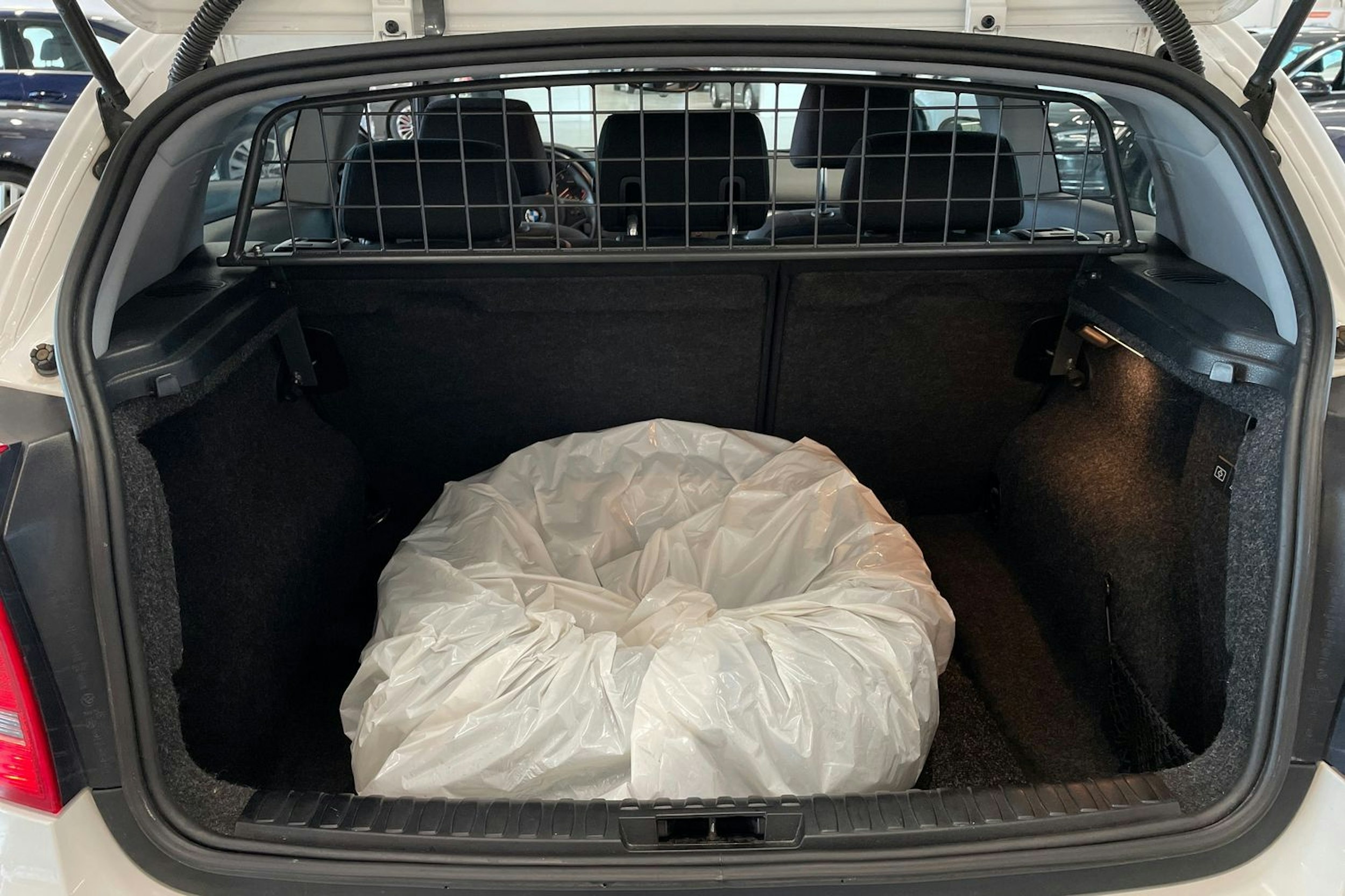 valkoinen BMW 116 2010 kuva 26.
