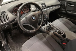 musta BMW 116 2011 kuva 7.
