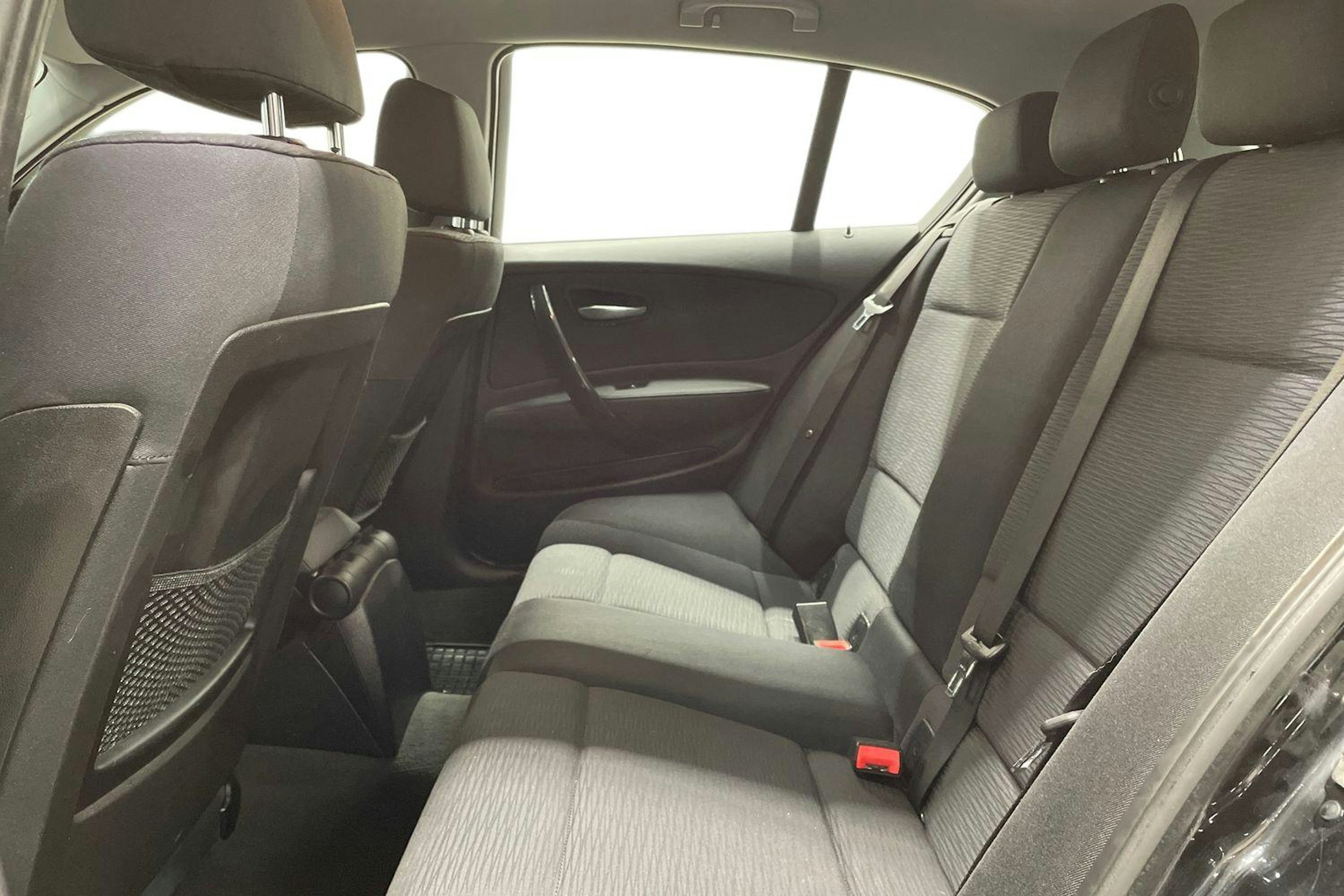 musta BMW 116 2011 kuva 10.