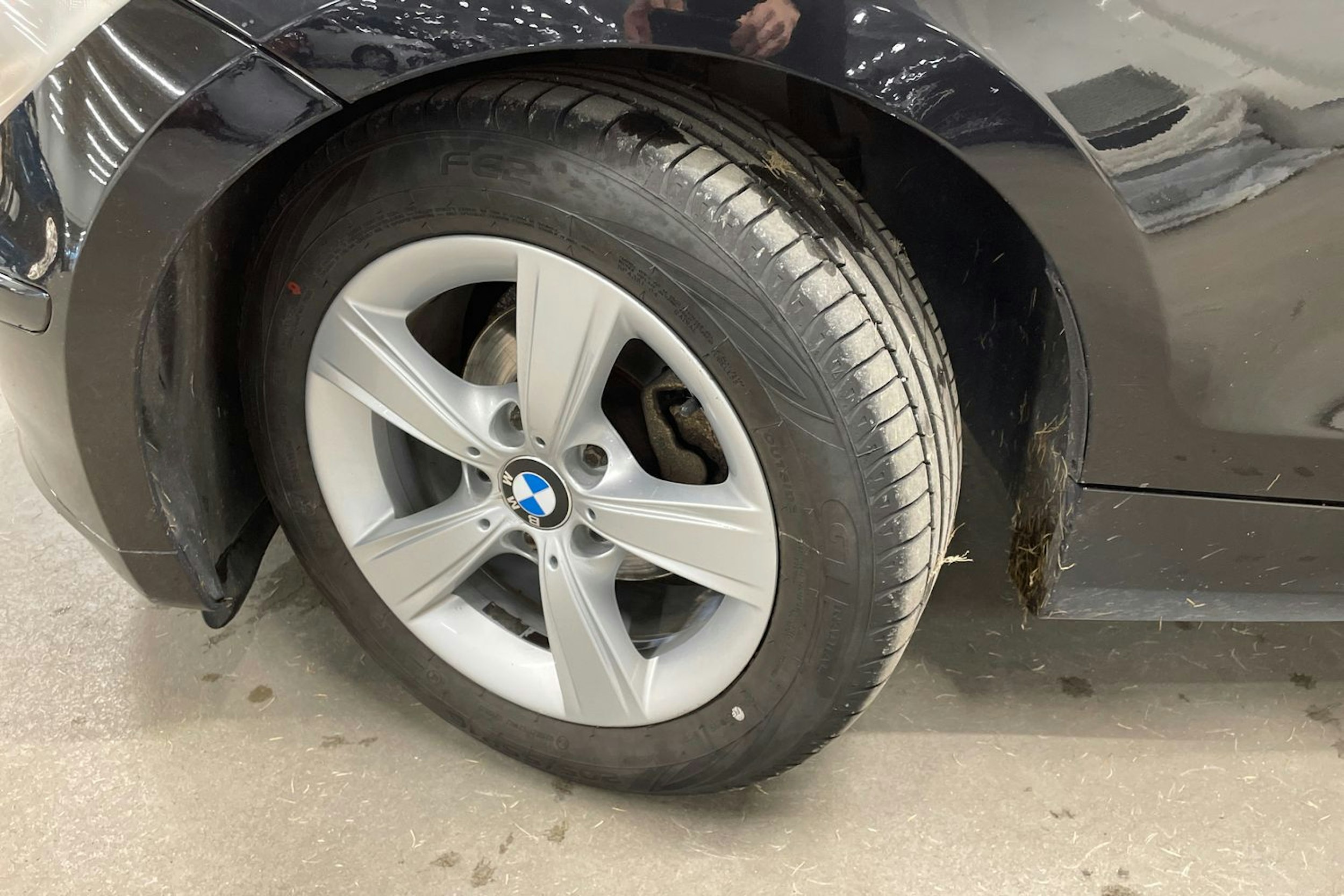 musta BMW 116 2011 kuva 13.