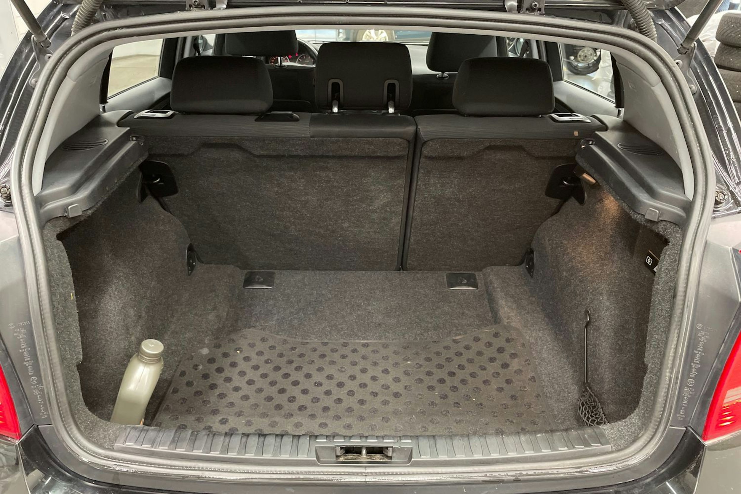 musta BMW 116 2011 kuva 14.