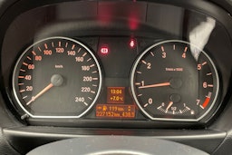 musta BMW 116 2011 kuva 15.