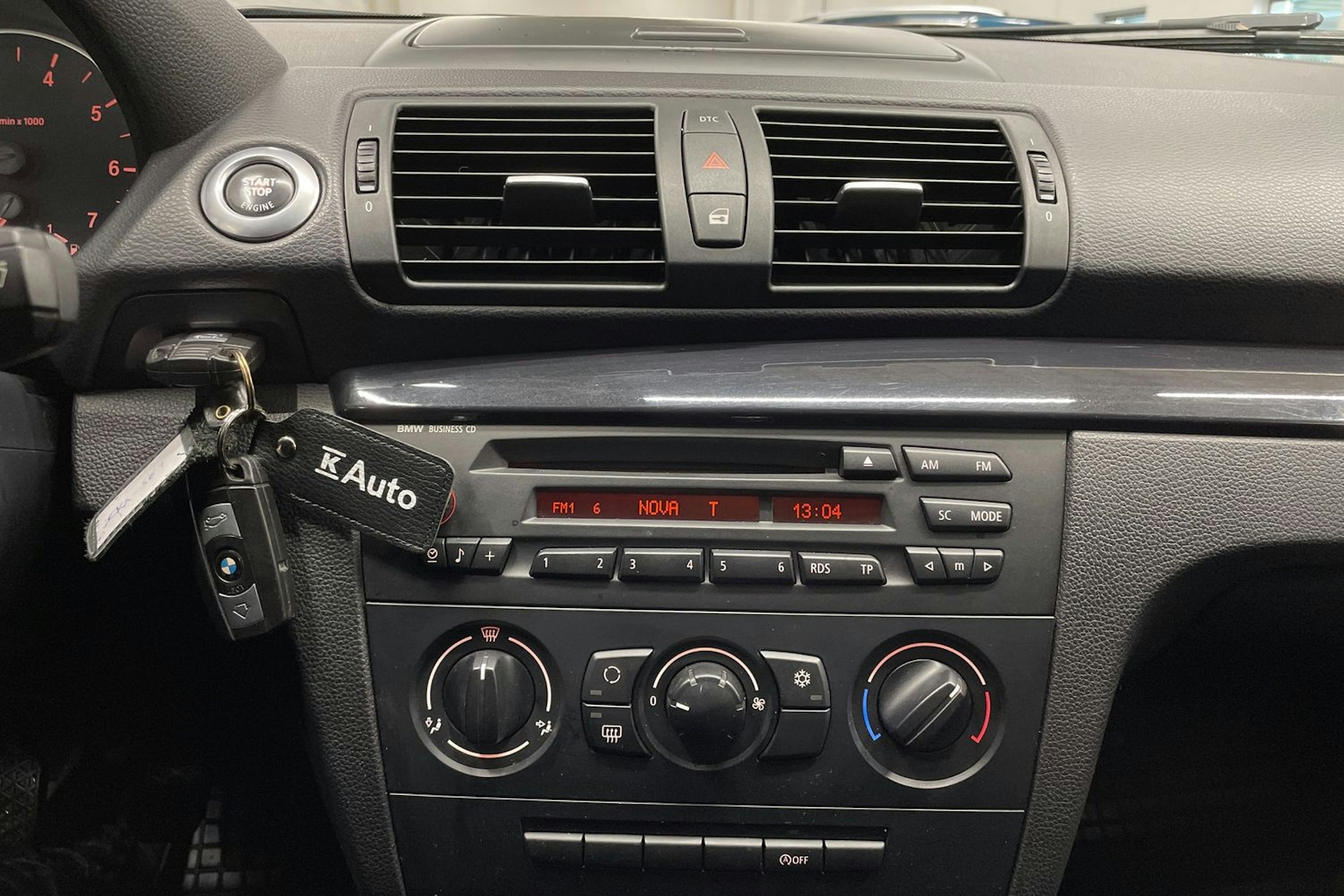 musta BMW 116 2011 kuva 16.