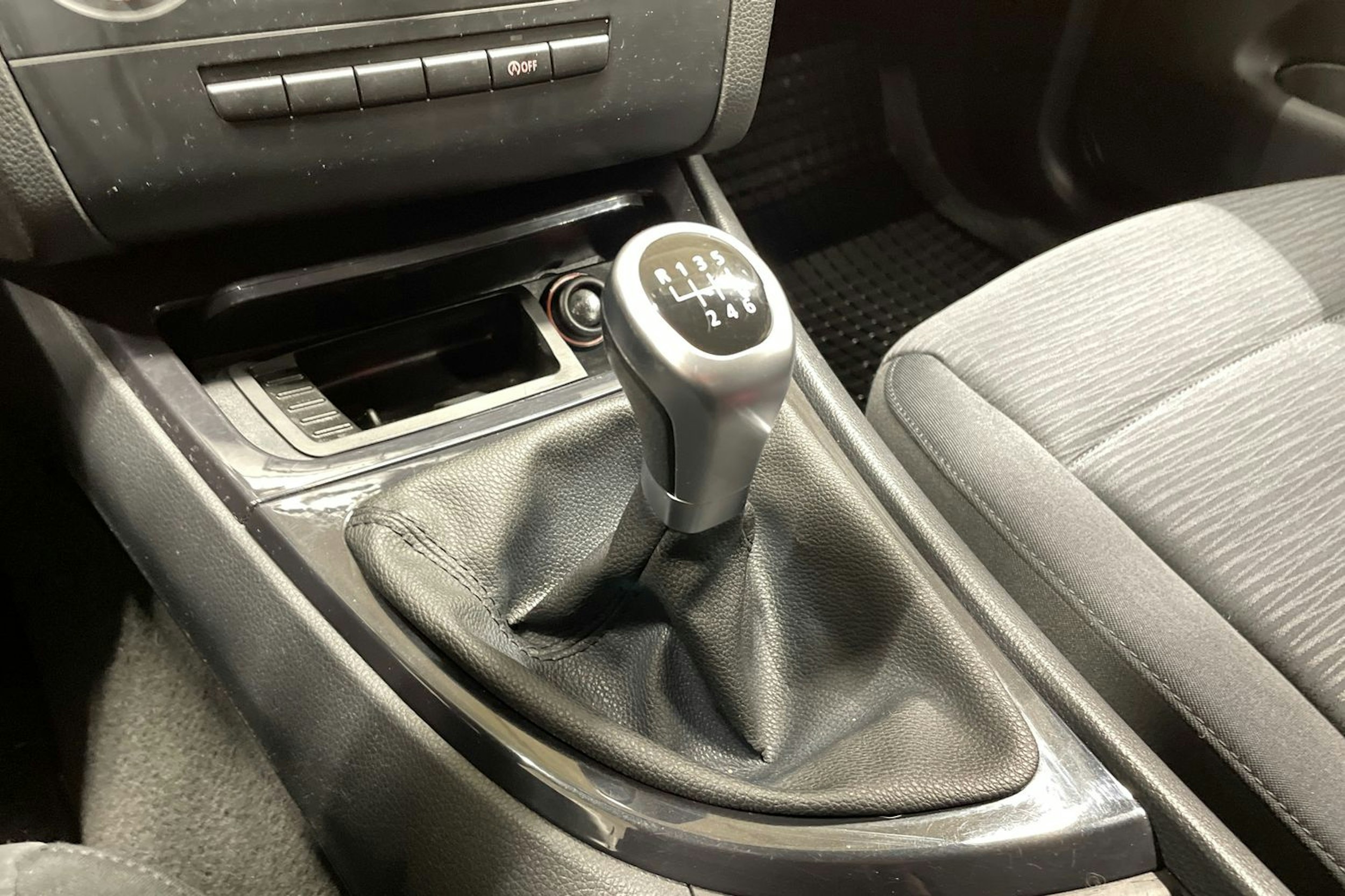 musta BMW 116 2011 kuva 17.