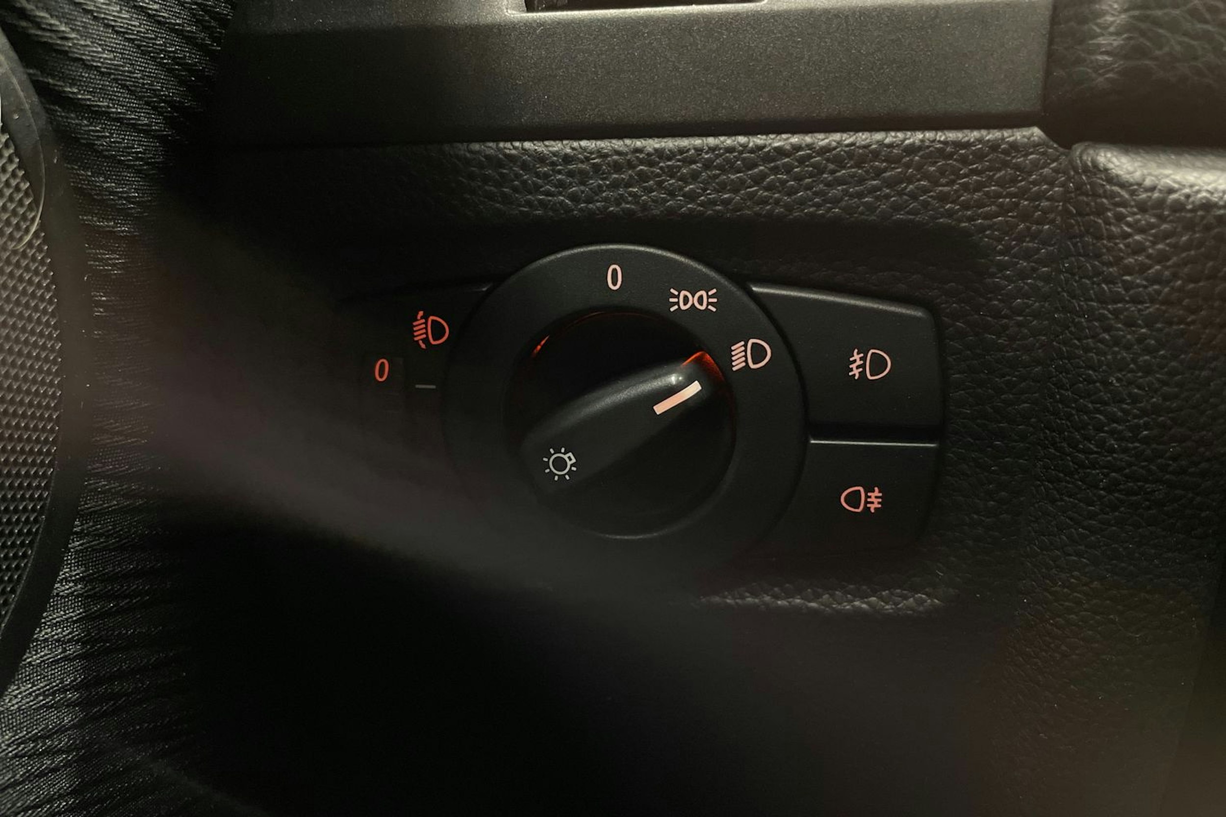 musta BMW 116 2011 kuva 18.