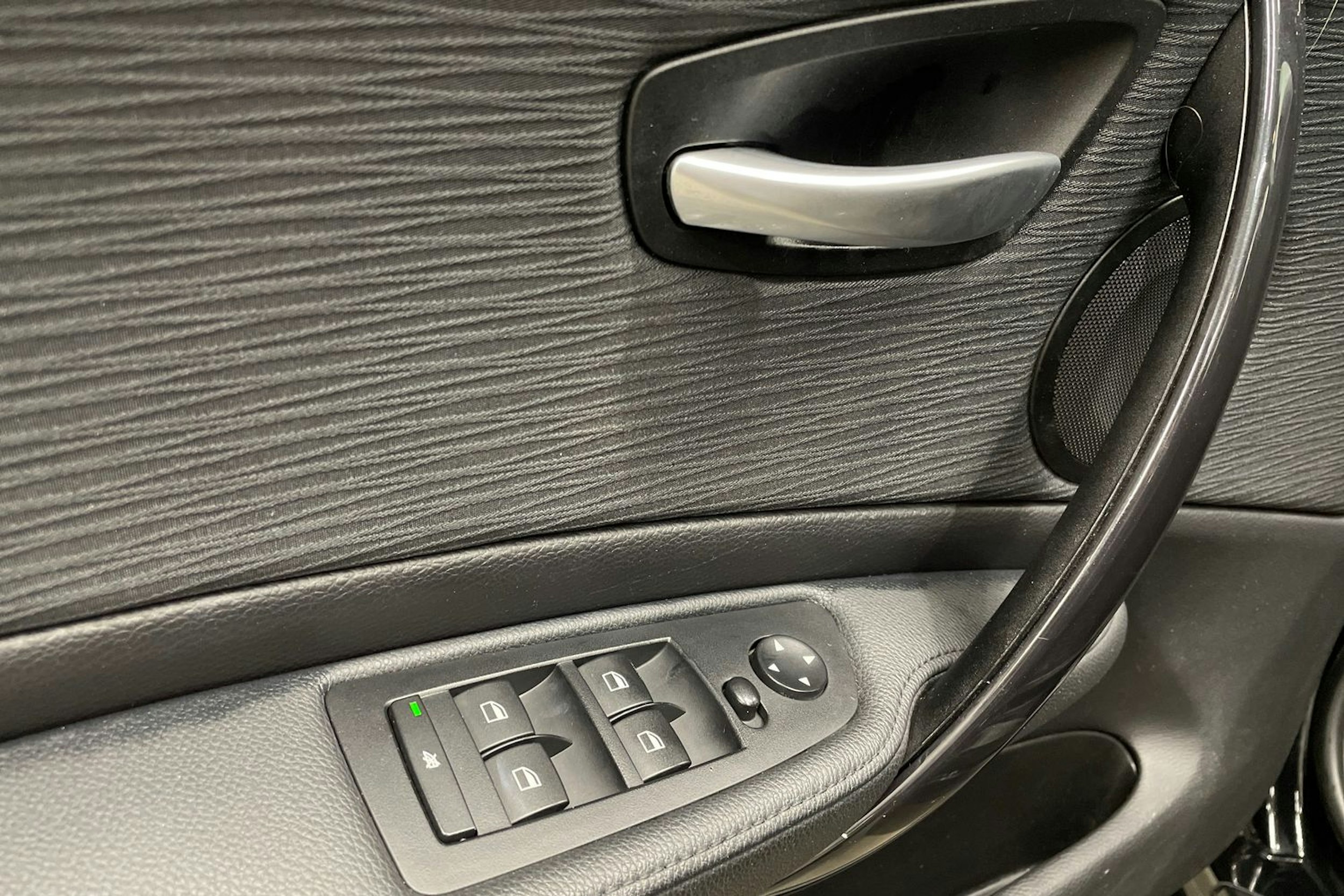 musta BMW 116 2011 kuva 19.