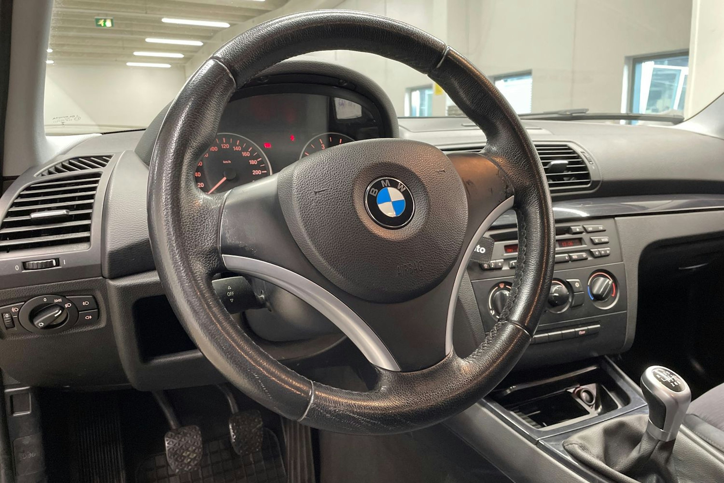 musta BMW 116 2011 kuva 20.