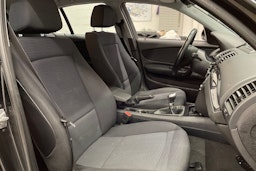 musta BMW 116 2011 kuva 21.