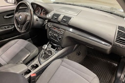 musta BMW 116 2011 kuva 22.