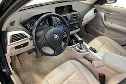 musta BMW 116 2011 kuva 6.