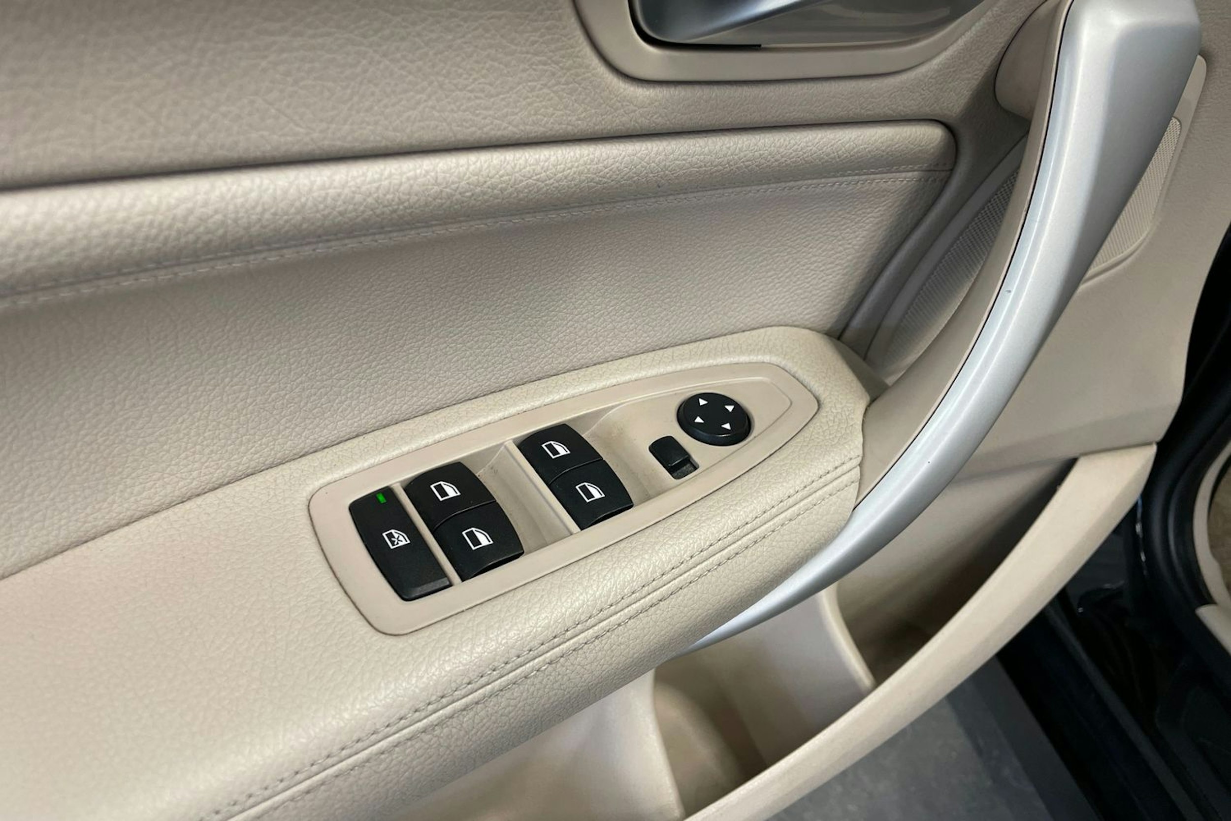 musta BMW 116 2011 kuva 16.