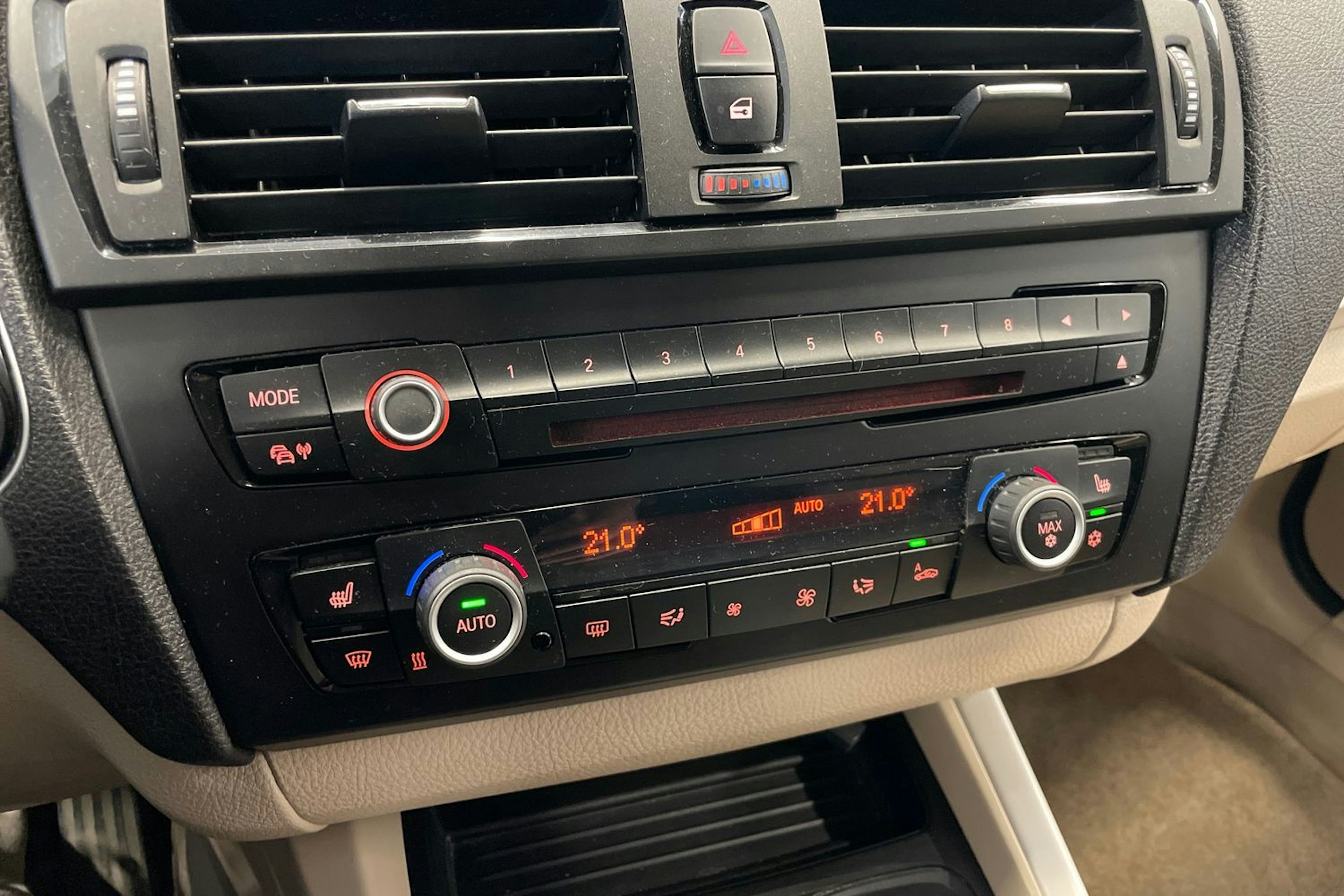 musta BMW 116 2011 kuva 18.