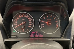 musta BMW 116 2011 kuva 19.