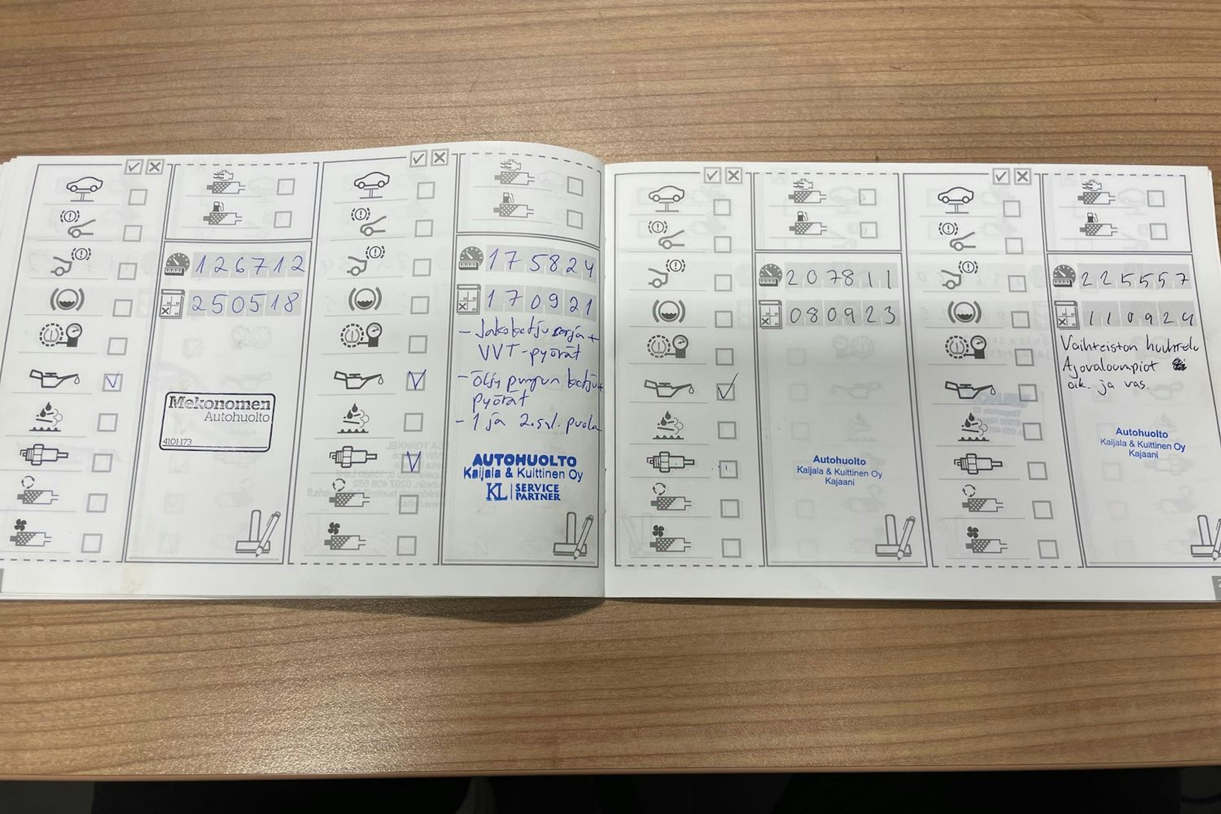 musta BMW 116 2011 kuva 26.