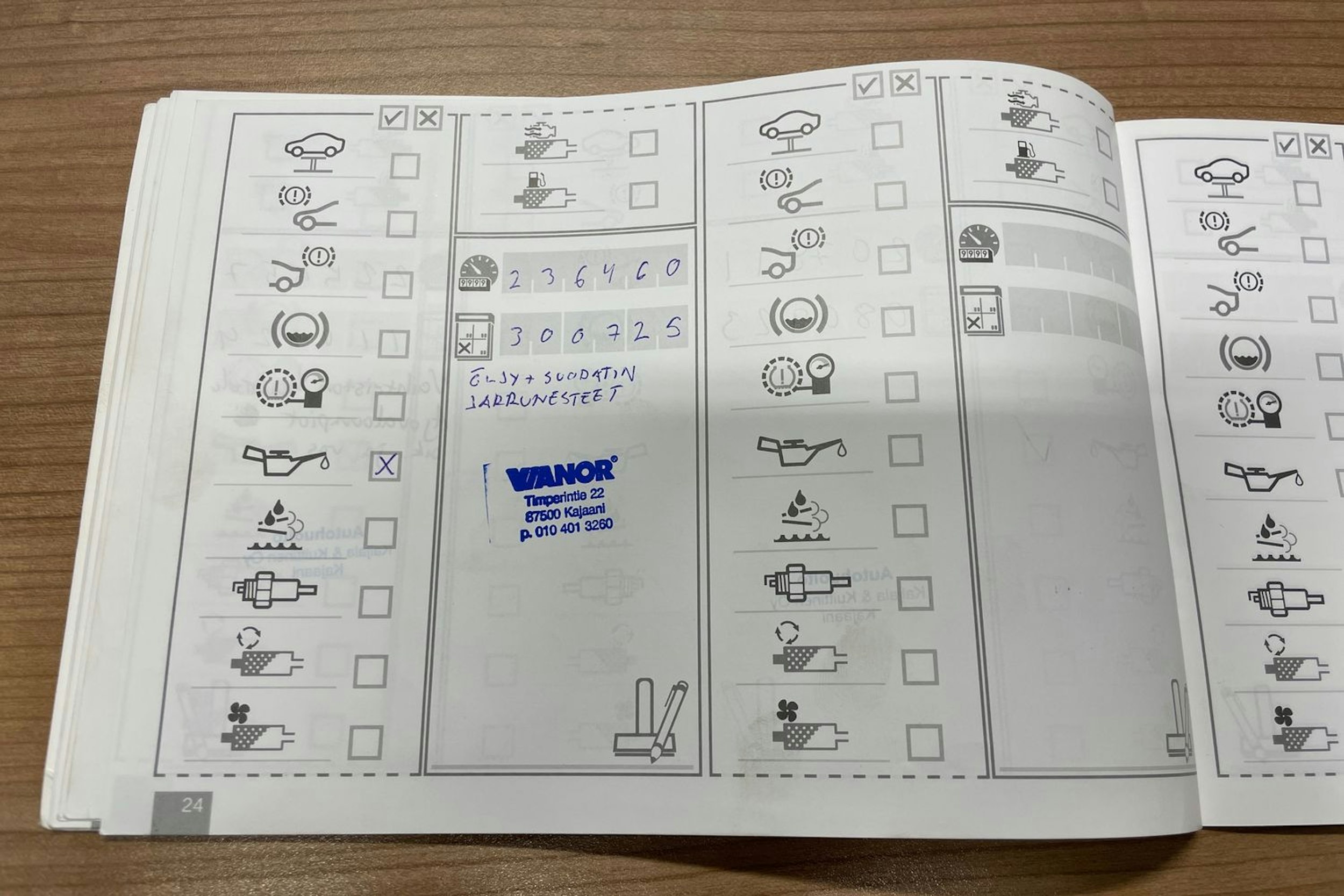 musta BMW 116 2011 kuva 27.