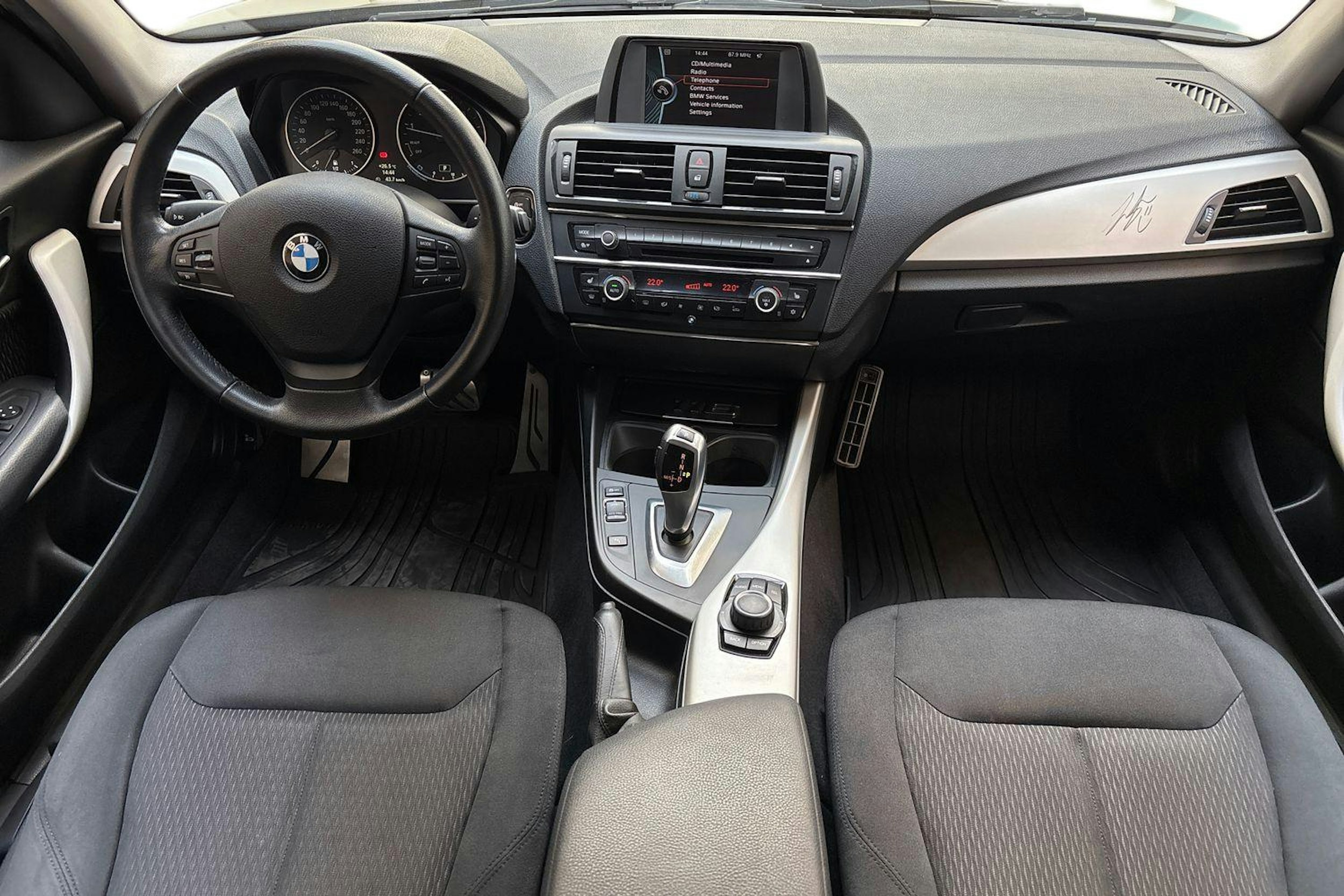 musta BMW 116 2012 kuva 9.
