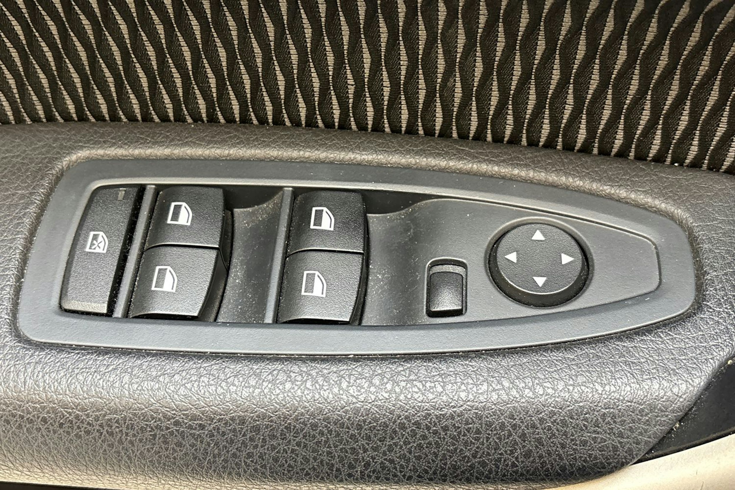 musta BMW 116 2012 kuva 16.