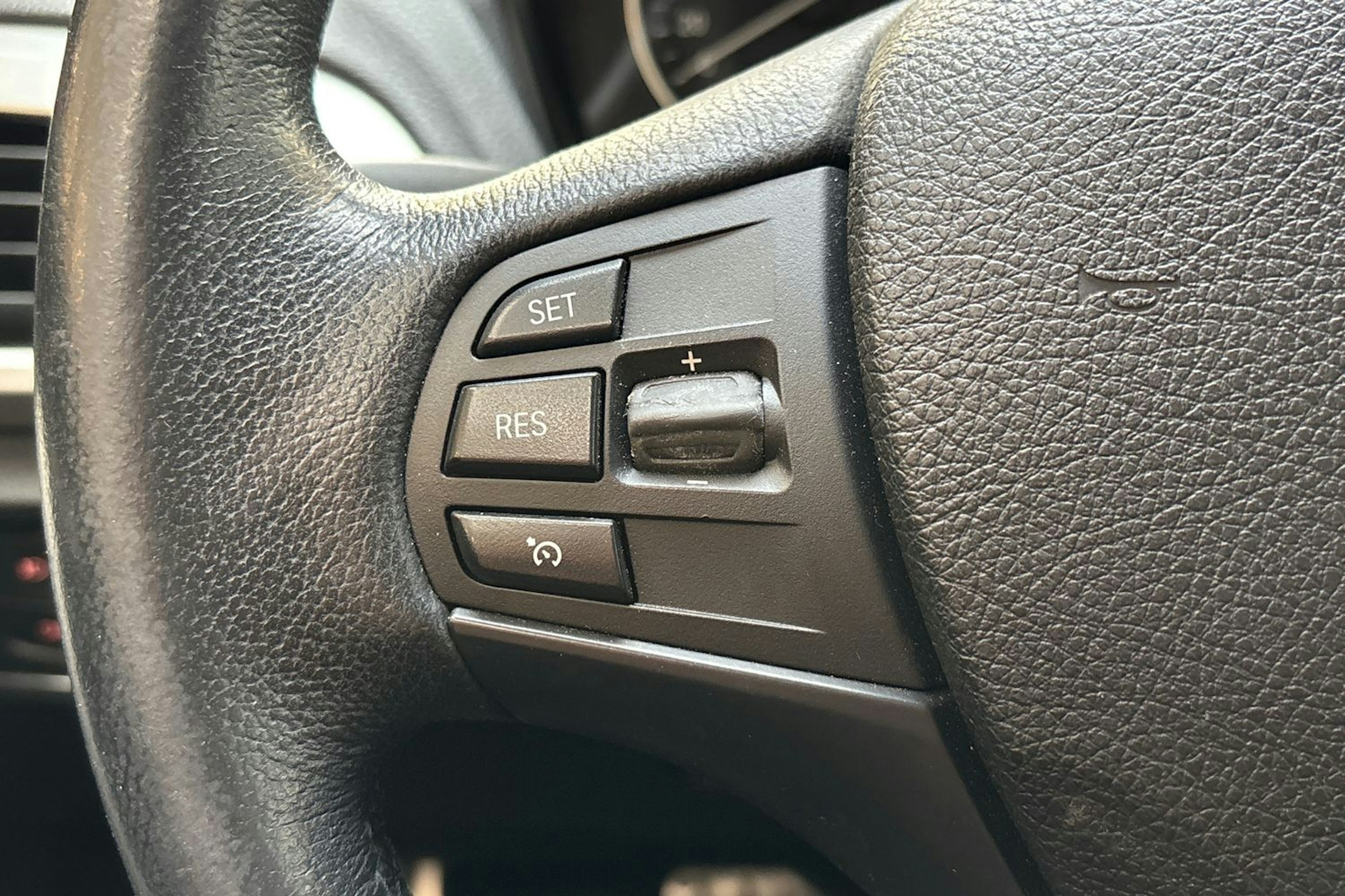 musta BMW 116 2012 kuva 18.
