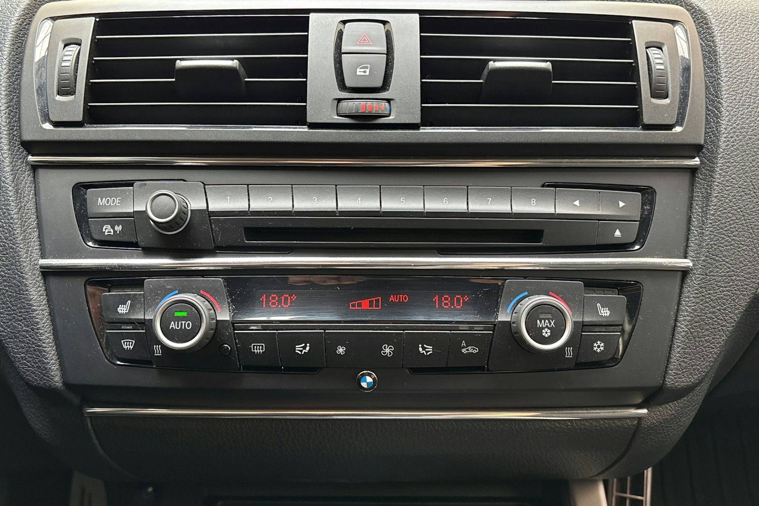 musta BMW 116 2012 kuva 25.